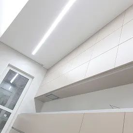 Натяжна стеля на кухні